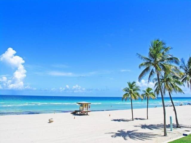 Private Hallandale Beach Studio Wbath Walking Distance To The Beach Pool Free Parking Εξωτερικό φωτογραφία