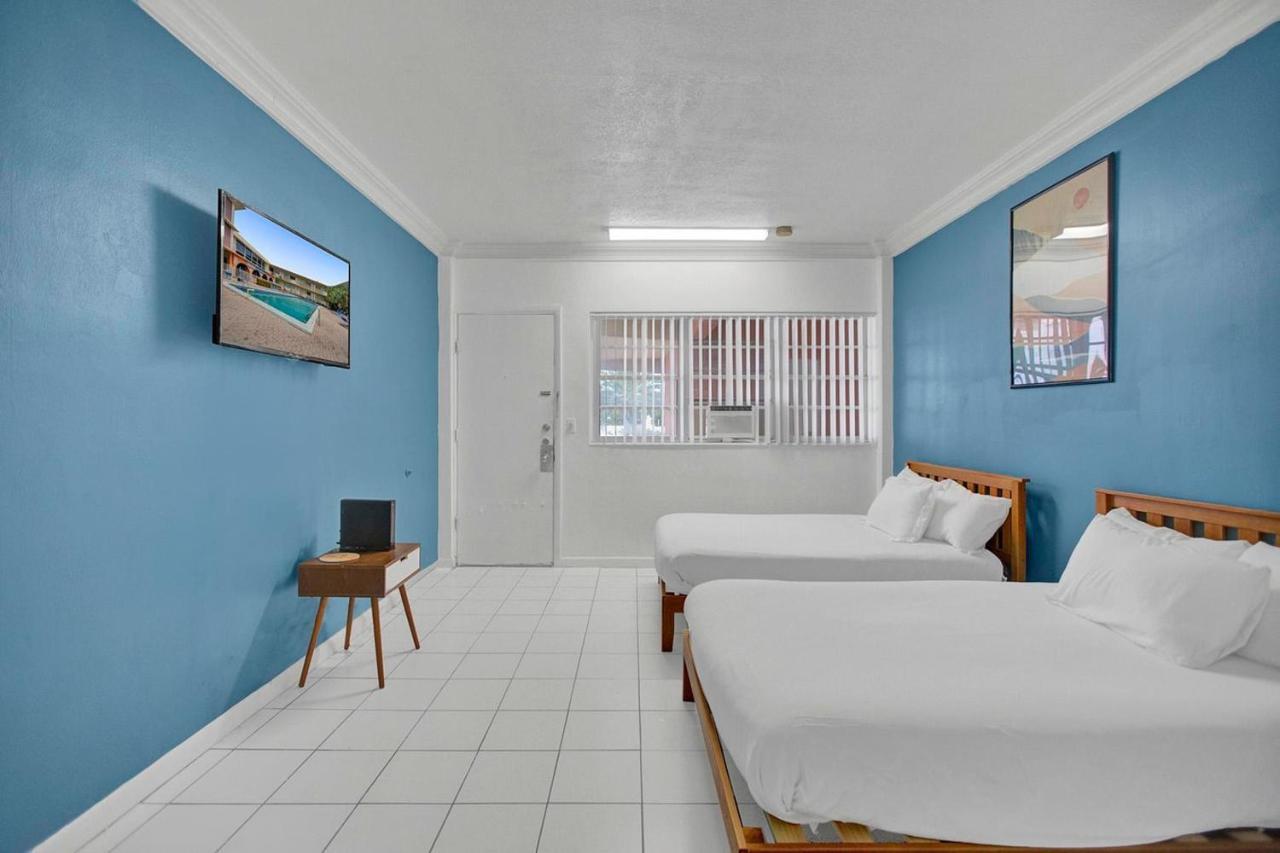 Private Hallandale Beach Studio Wbath Walking Distance To The Beach Pool Free Parking Εξωτερικό φωτογραφία